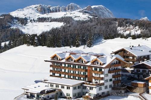 Vigo di Fassa Italia promoción de código de hotel booking.com