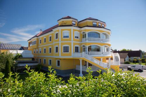 Au an der Donau Austria hotel promo code booking.com